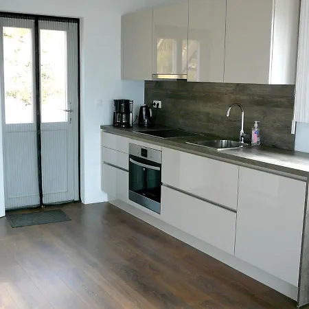 Zidanica * Zuzemberk